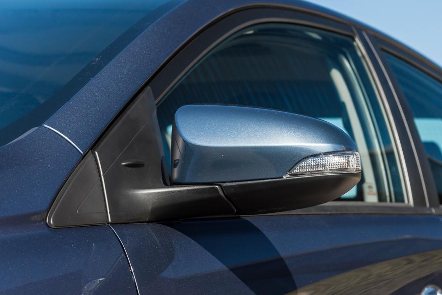 Детали экстерьера Toyota Yaris XLS Sedan 2018 года  (LA) (фото 7 из 24)